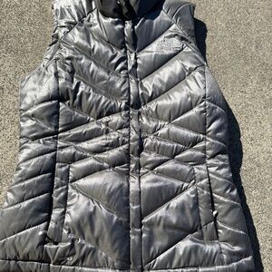 THE NORTH FACE Womens SMALL Full Zip 550 Goose Down Puffer Vest- SILVER/GRAY